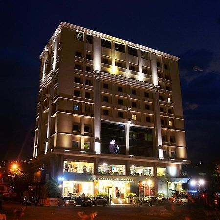 De Sovrani Otel Kalküta Dış mekan fotoğraf