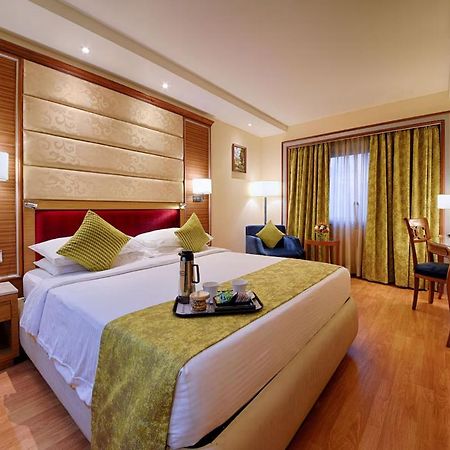 De Sovrani Otel Kalküta Dış mekan fotoğraf