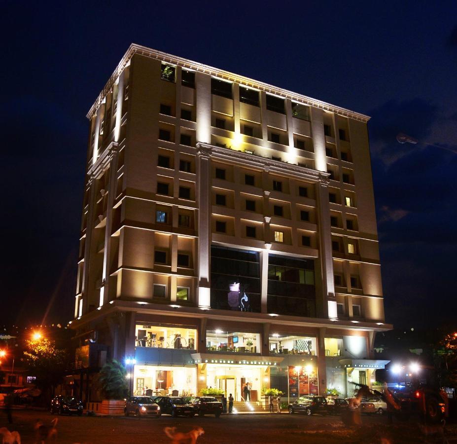 De Sovrani Otel Kalküta Dış mekan fotoğraf
