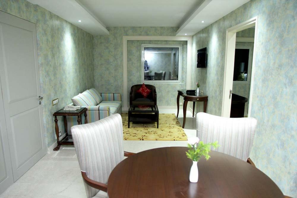 De Sovrani Otel Kalküta Dış mekan fotoğraf