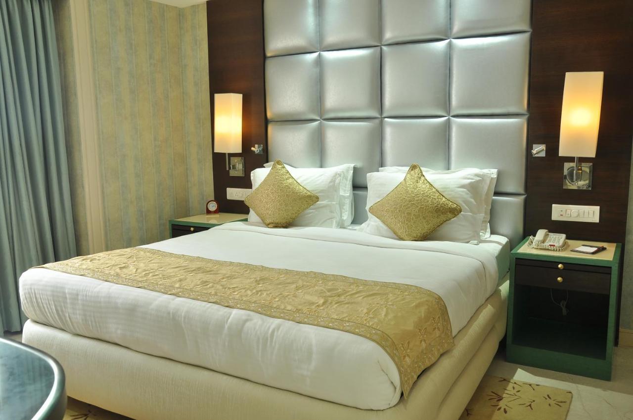 De Sovrani Otel Kalküta Dış mekan fotoğraf