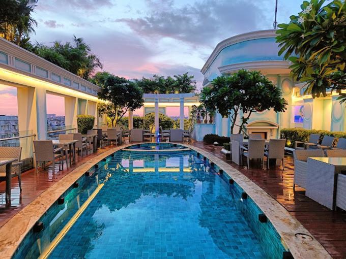 De Sovrani Otel Kalküta Dış mekan fotoğraf