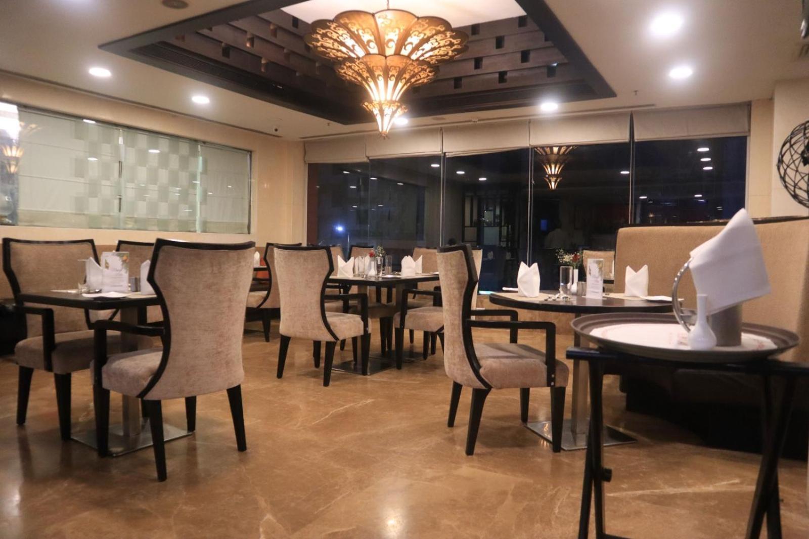 De Sovrani Otel Kalküta Dış mekan fotoğraf