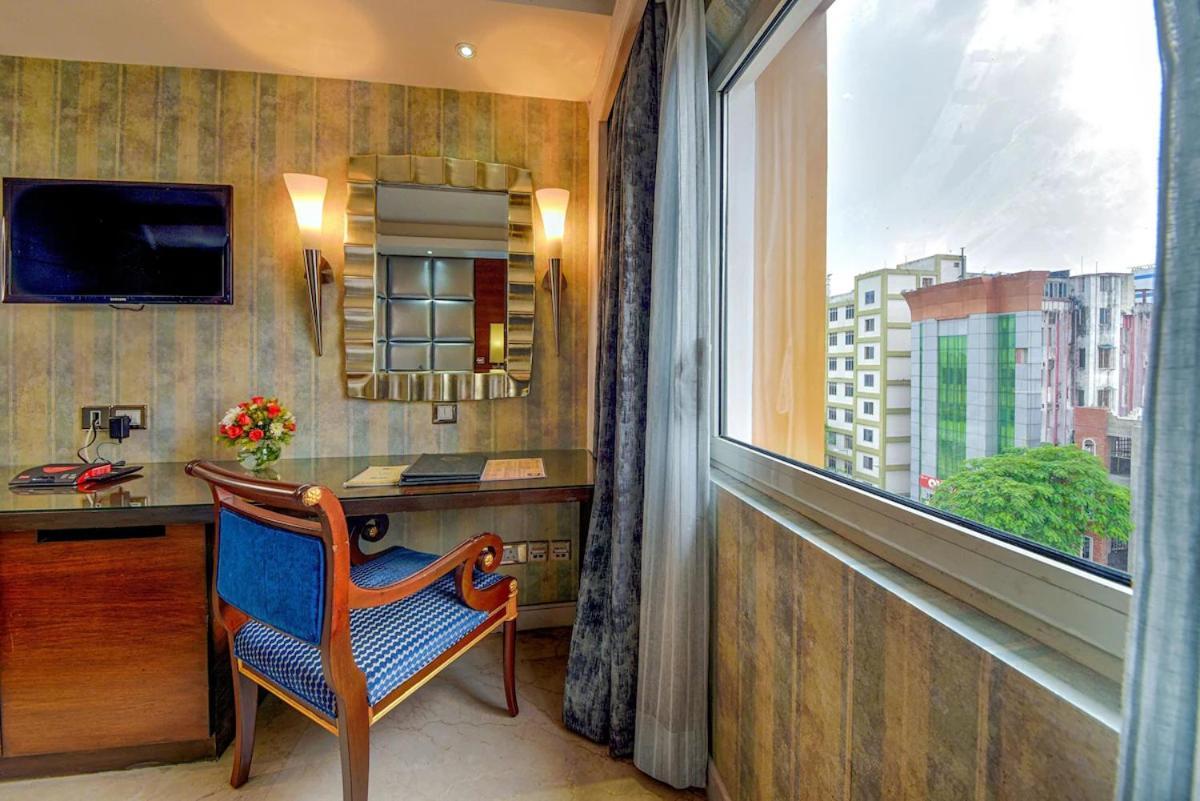 De Sovrani Otel Kalküta Dış mekan fotoğraf